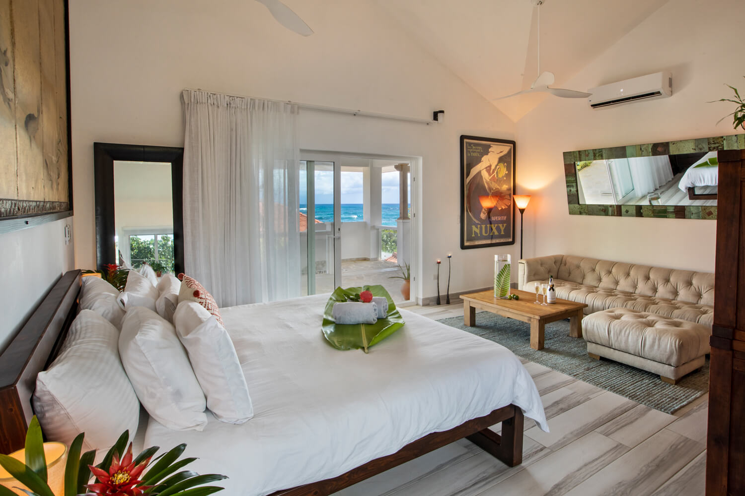 Penthouse Private Resort Mooncottages | Waves DR